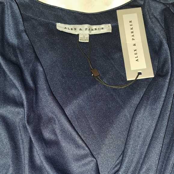 Navy sleevless blouse by Alex & Parker. Size small. NWT. - Picture 3 of 4